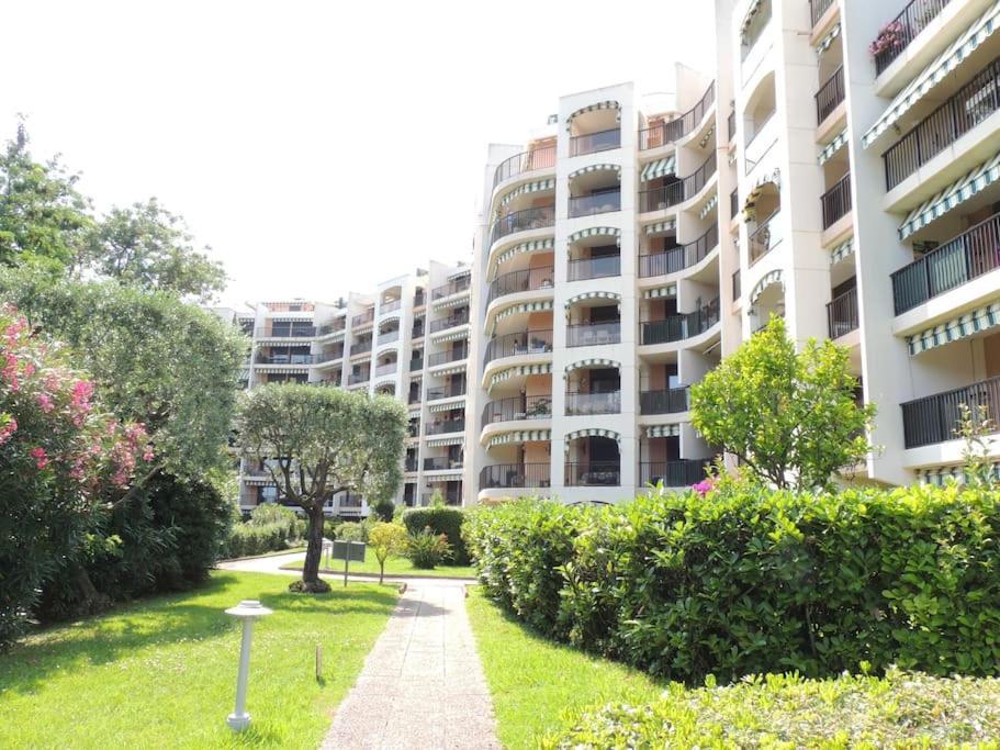 Ginkgo Studio - Piscine, Proche De La Mer, Golf, Wifi Мандельё-ла-Напуль Экстерьер фото